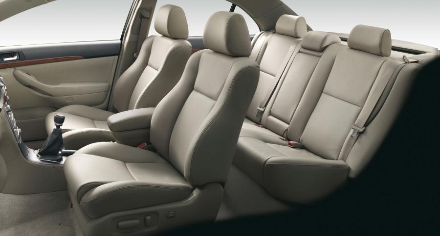  Toyota Avensis Sedan 2006 года  (фото 58 из 113)
